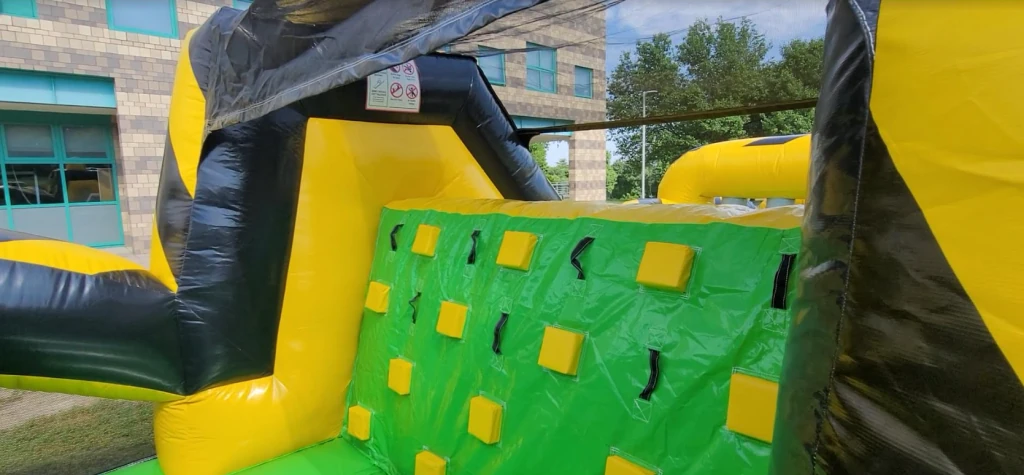 venom obstacle course inside view